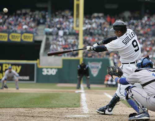 OPENING DAY PICTURES 2008-0331-rb-tigers_royals1036