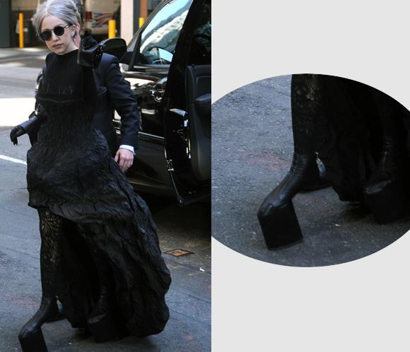 Lady Gaga se supera en su vestuario Lady-gaga