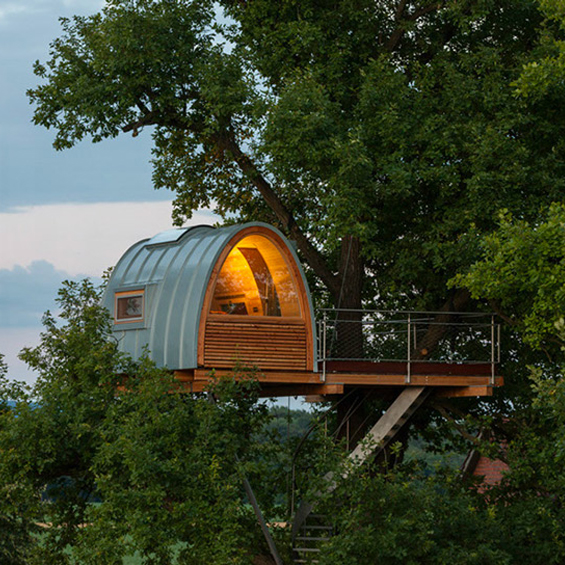 [Cabane] Baumraum : Une extension dans les arbres 3525-architecture-design-muuuz-magazine-blog-decoration-interieur-art-Baumraum-extension-arbres-cabane-bois-zinc-chambre-terrasse-01