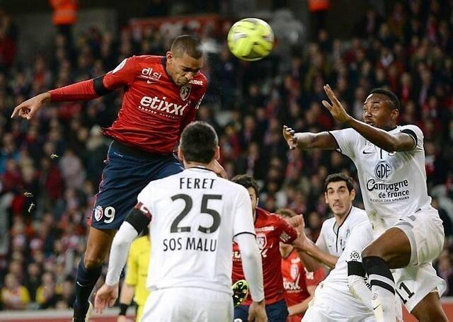 Prt par Lille, l'attaquant Ronny Rodelin s'est engag hier soir avec le Stade Malherbe. D'autres mouvements n'taient pas  exclure jusqu' hier soir minuit...