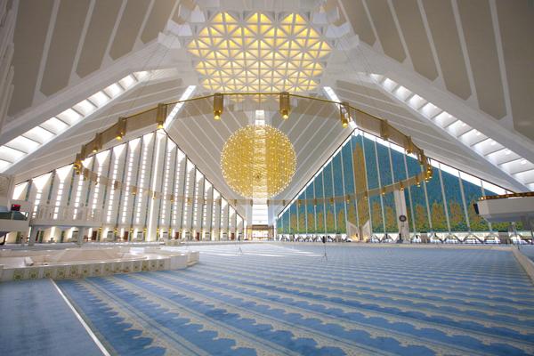 Xhamia Faisal: Pamja Moderne e Arkitekturës Islame Faisal.Mosque.Interior