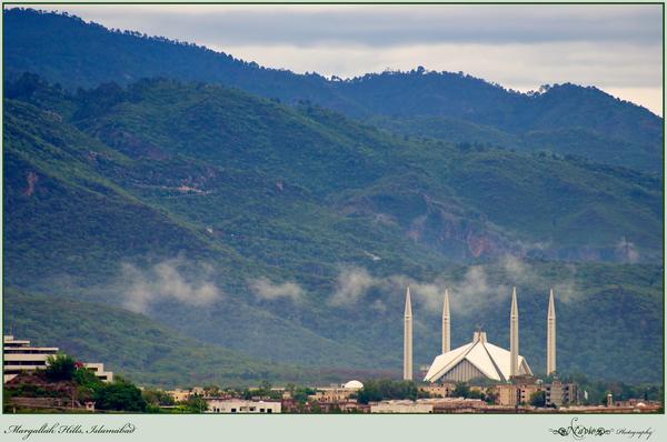 Xhamia Faisal: Pamja Moderne e Arkitekturës Islame MosqueAndHills.JPG