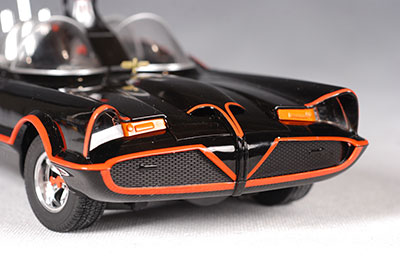 BATMOBILE 1:18ème de la serie Tv de 1966 - HOTWHEELS Review_66batmobile_10