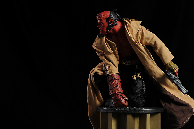 HELLBOY II  ' The golden army ' Premium format - Page 2 Review_hellboypf_1