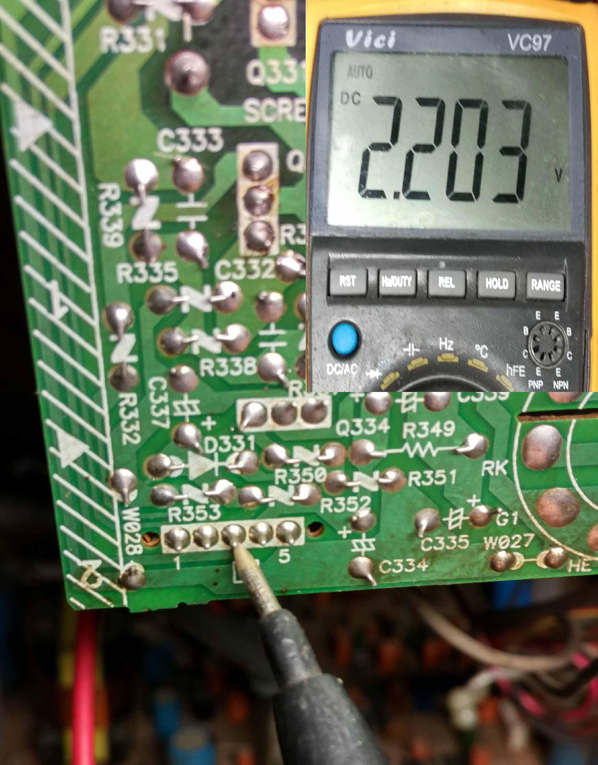 كيف يتم فحص R.G.B بــ CRT لا يوجد اللون الاحمر  Signal1