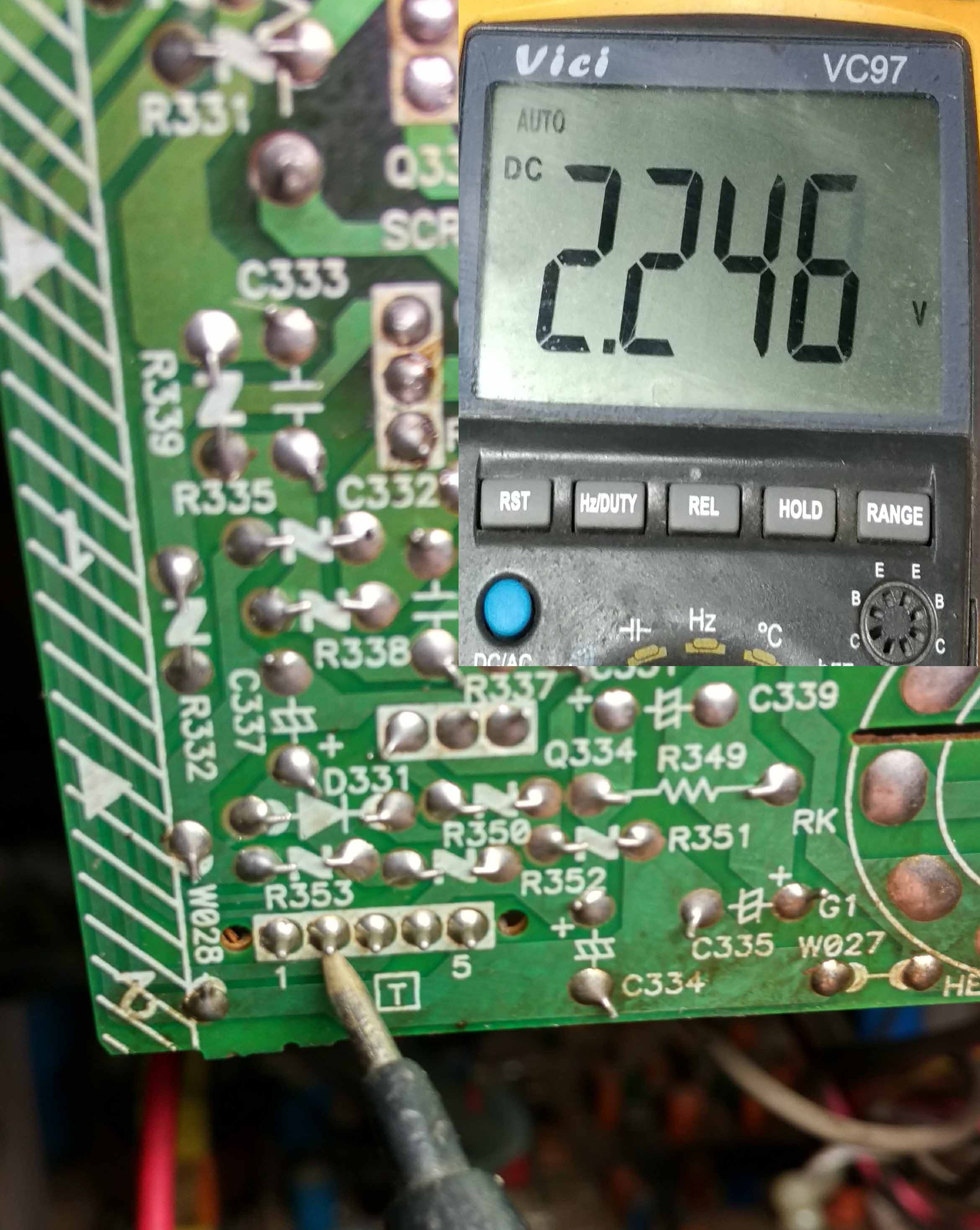 كيف يتم فحص R.G.B بــ CRT لا يوجد اللون الاحمر  Signal2