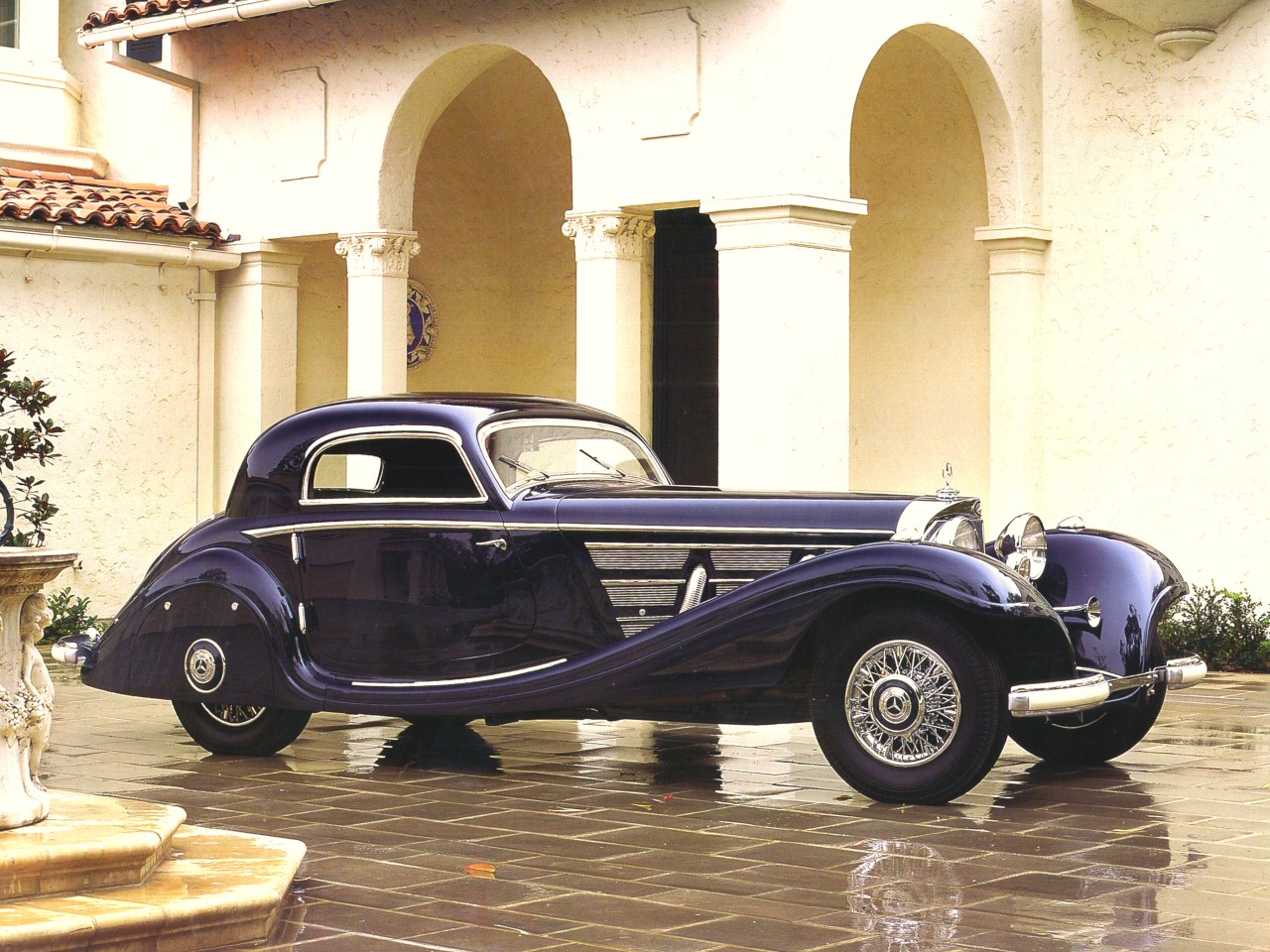 Jeux de cartes a l'ancienne - Page 5 1937%20mercedes-benz%20540k%20special%20coupe%20black%20rt%20frt%20side