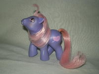 recherche principale de Mapeline : des poneys et leurs accessoires 9/23 200px-Purple_Valentine_Twin