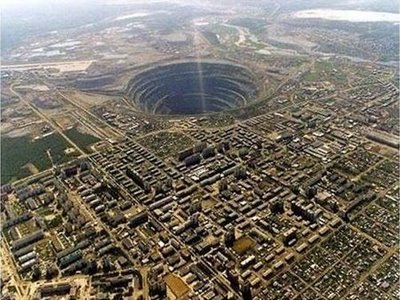 10 от най-огромните дупки в света 6.MirnyDiamondMine