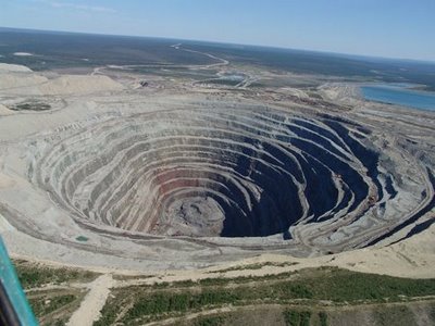 10 от най-огромните дупки в света 9.UdachnayaPipe