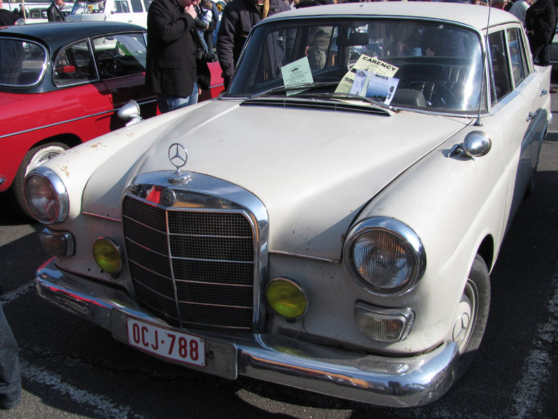 [2011] Rassemblement voitures anciennes d'Arras (62) Arras28