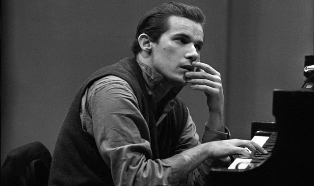 L'Horloge Parlante - Page 3 Glenn_gould_at_piano__large