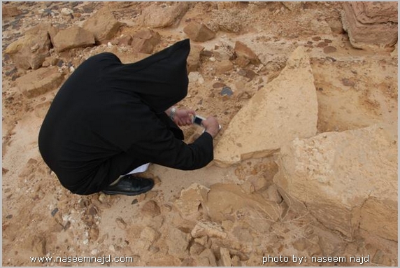 هذا هو زعيم الحركات التحررية , للسياحة المنزلية , و السياحة السطوحية هذا أبو سلطان قمر الزمان , و بمقام Image00034