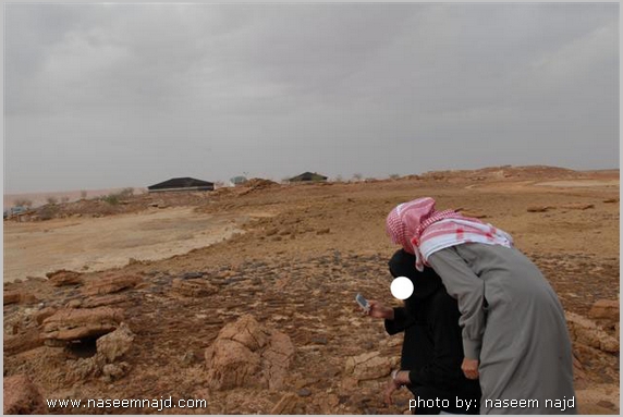 هذا هو زعيم الحركات التحررية , للسياحة المنزلية , و السياحة السطوحية هذا أبو سلطان قمر الزمان , و بمقام Image00035