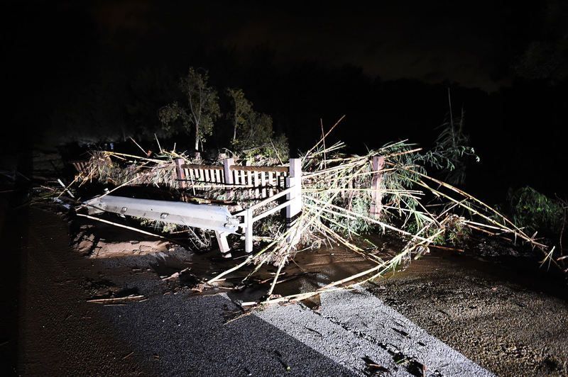 CASTASTROPHE DANS LE SUD - PRUDENCE A VOUS(inondations)+autres MINI-TORNADE1