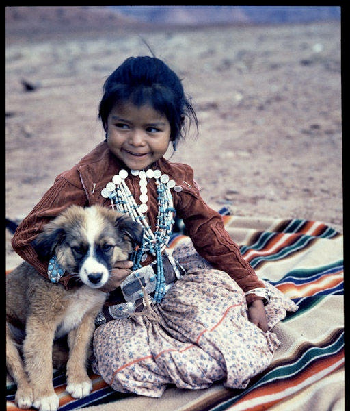 Indijanci na fotografiji i slici - Page 11 Little-Navajo-Indian-Girl