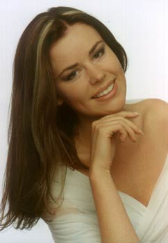 Miss International 2001: Małgorzata Rożniecka of Poland 29e3bb4890_35456683_o2