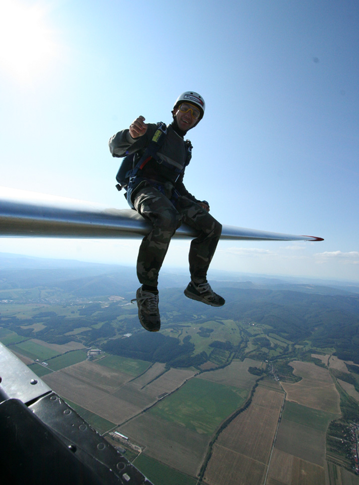 Comment sauter en parachute d'un planeur ? - Page 2 BERNARD%20EMMANUEL