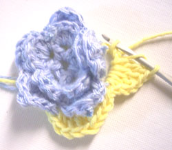 tuto pour faire des fleurs en crochet Fleur_2