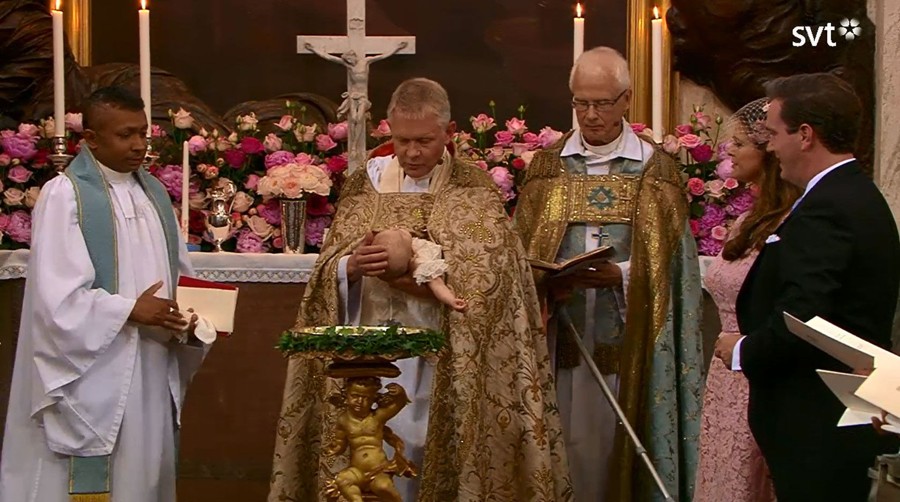 BAUTISMO DE LA PRINCESA LEONORE DE SUECIA . 08/06/2014 :lsu: - Página 2 Prinsesse_Leonore_dopes