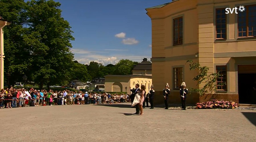 BAUTISMO DE LA PRINCESA LEONORE DE SUECIA . 08/06/2014 :lsu: - Página 2 Prinsesse_Leonore_dopes