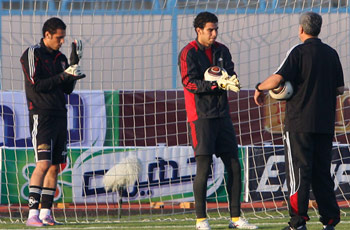 ميهوب: بدأنا الدفع بالصاعدين .. ناجي: اختيار الحارس وجهة نظر المدير الفني 24090-keepers