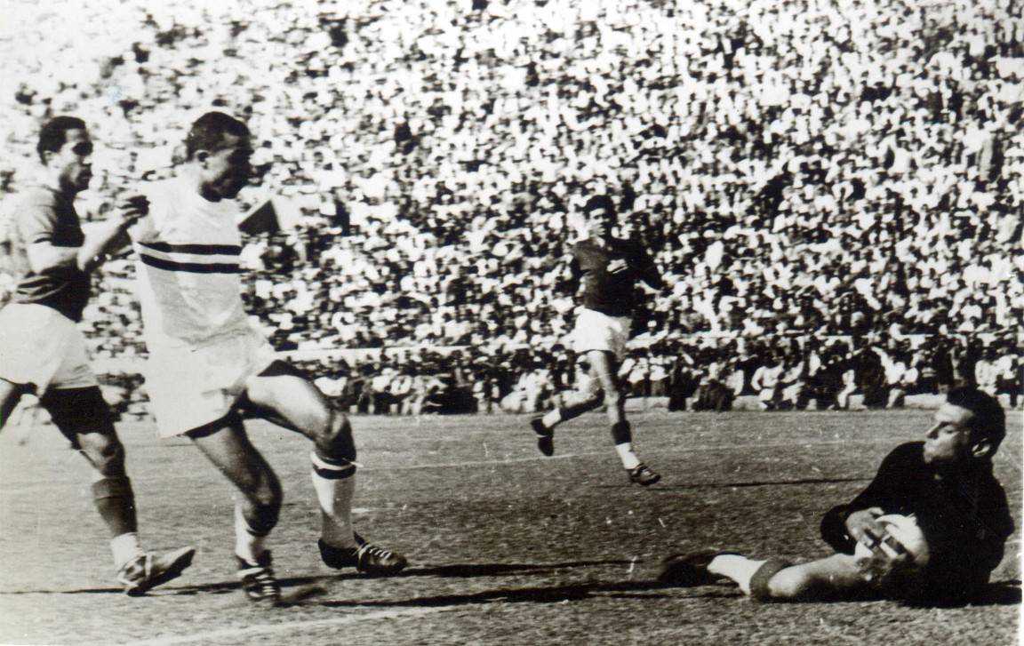 الحارس الطائر عادل هيكل بعبع الزمالك .. بين أفضل 10 حراس أفارقة 19171-18