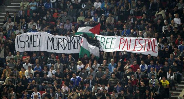 الشعب اليوناني استقبل المنتخب الصهيوني بأعلام فلسطين 23672-greece2