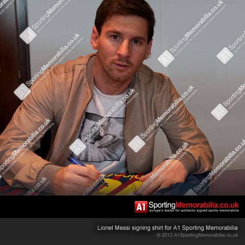 The Official Dwayne Wade <<<<<< you thread - Page 12 Lionel-Messi-Signing-Shirt