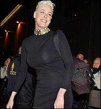 Les acteurs de ces épopées fantastiques - Page 4 _40697453_brigitte_nielsen_pa220