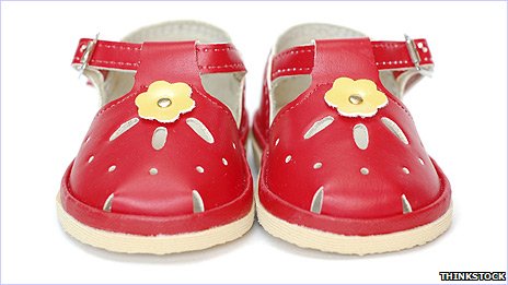 Why don't children's shoes fit? _50038083_shoe.464