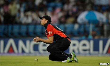 Ford Super Cup | Match 3 |  Roaring Warriors vs Hurricanes | 11th October, 2012 - Page 7 _51379268_swannreuters