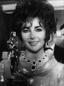 Nữ diễn viên của thế kỷ 20 - Elizabeth Taylor qua đời _51804893_taylor2_bodygetty