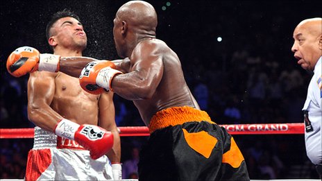 caption comp - fmj/ortiz _55435324_mayweathergetty