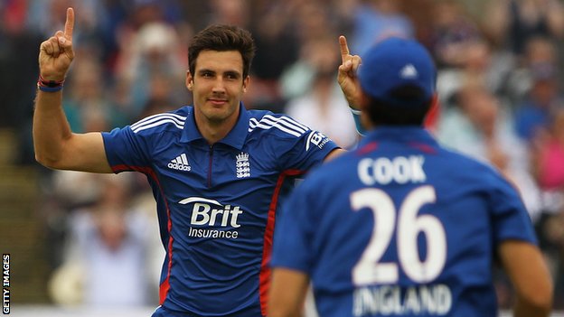 T20 Boom | Group A | Shadows vs. Hurricanes | 19th July, 2012 - Page 7 _61430800_steven_finn_getty