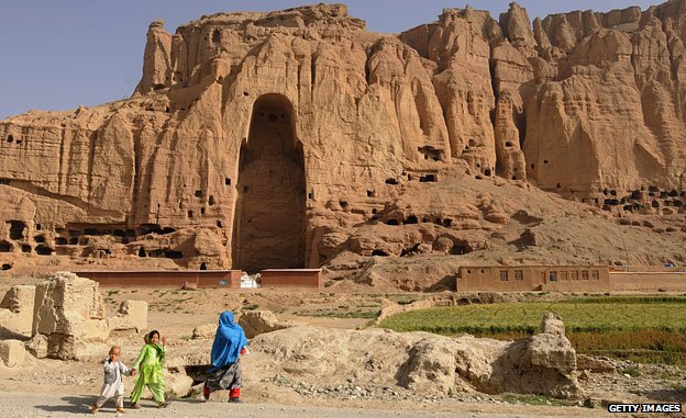 H-M synthesis: Portion of Sankaracharya temple in Kashmir was built by Mughal Emperor Shah Jahan _62181630_bamiyan3_getty624