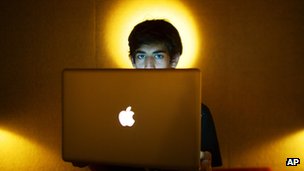 Reddit founder Aaron Swartz, internet freedom activist, dies aged 26 _65244524_65244523