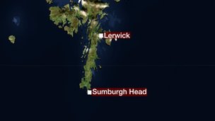 [Internacional] Quatro pessoas morrem em acidente com helicóptero na Escócia _69461359_shetlandmap