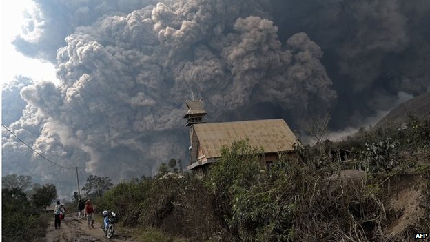 SEGUIMIENTO MUNDIAL DE VOLCANES. - Página 13 _72693527_28d92614-8714-4636-8e55-405817fe979a