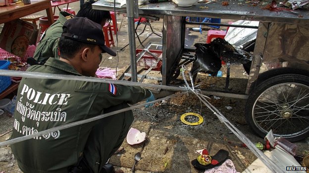 Statist gunmen opened fire on anti-government rally in eastern Thailand, killing a five-year-old girl and wounding dozens _73164054_021272477
