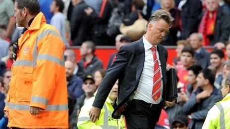 Van Gaal loses first league game _76989593_76989592