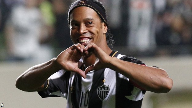 Ronaldinho: Ex-World Cup winner signs for Queretaro _77413151_ronaldinho_ap