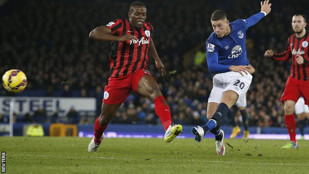 Everton v QPR _79749533_rossbarkleyreuters3