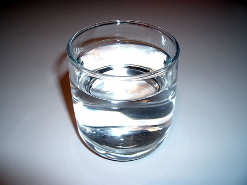 كآفتيريآ المنتدى بقيآدةَ سمر وشموخ $.. Glass-of-water-7