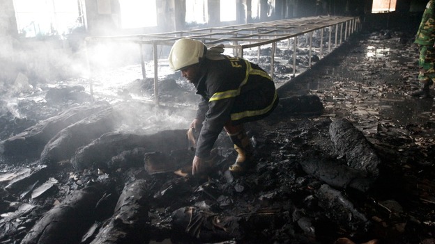 Incendio de fábrica mata a más de 100 personas en Bangladesh Image_update_7a705002450c600f_1353858037_9j-4aaqsk