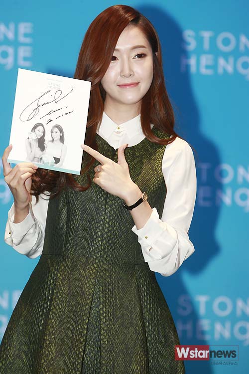 [PIC][01-12-2013]Jessica xuất hiện tại buổi fansign thứ 2 cho thương hiệu "STONEHENgE" vào trưa nay 797c95e96ef6e5a1cd4f6116b08ea8c9