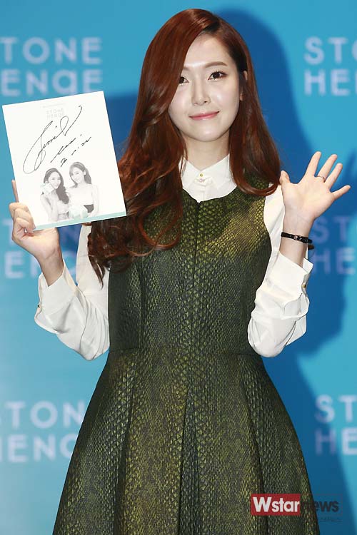 [PIC][01-12-2013]Jessica xuất hiện tại buổi fansign thứ 2 cho thương hiệu "STONEHENgE" vào trưa nay Ae3c91e2bcea3d1066cd943459d50062