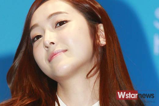 [PIC][01-12-2013]Jessica xuất hiện tại buổi fansign thứ 2 cho thương hiệu "STONEHENgE" vào trưa nay E0f55b8b69b36ba0212a0f7e4f2d1369