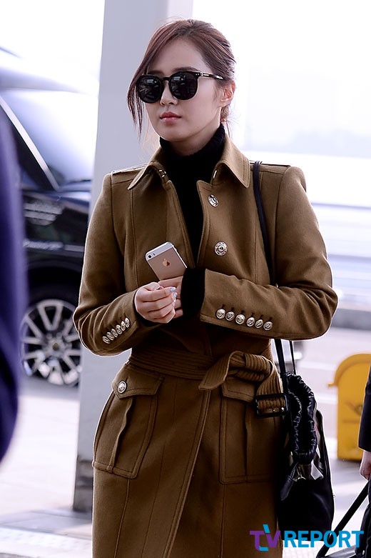 [PIC][03-01-2014]Yuri và Tiffany khởi hành đi Milan - Ý để chụp hình cho Burbery vào sáng nay - Page 2 20140103_1388720438_56706100_1