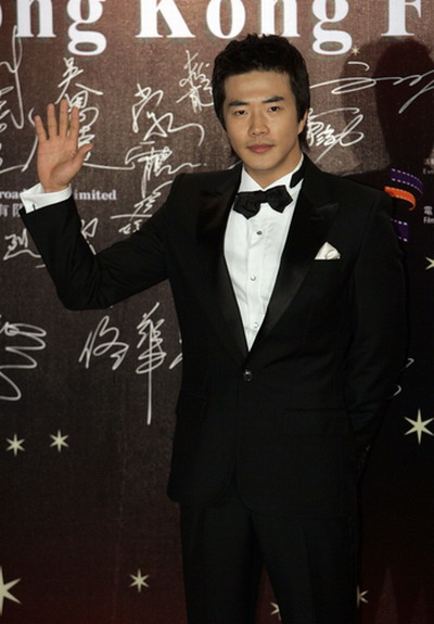 صور للمثل الكوري كوان سانغ وون ومعلومات عن حياته Hk-film-awards-2007-kwon-sang-woo-01